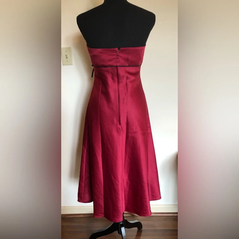 Dress; Alfred Angelo; Burgundy w/Black Piping; Full Skirt; Satiny; Fully Lined - Picture 4 of 8